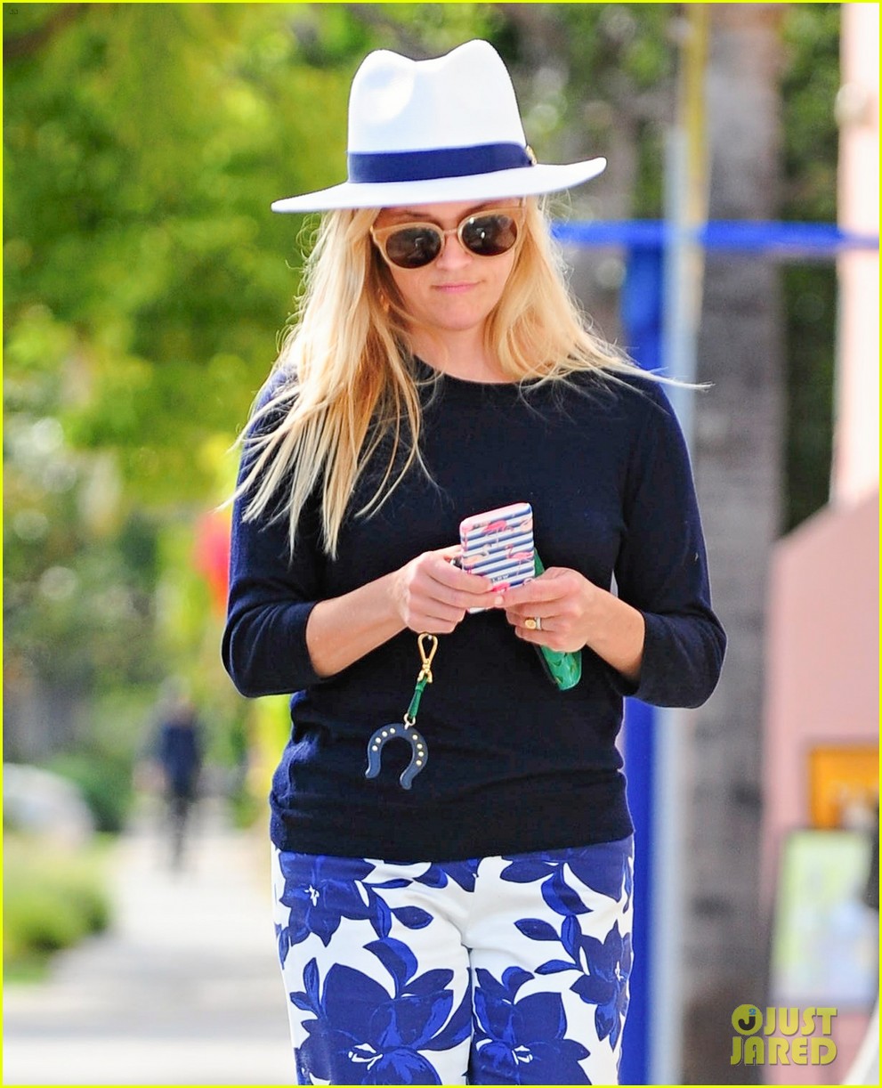 Reese Witherspoon Celebrates Her Son Deacon's Graduation! Photo