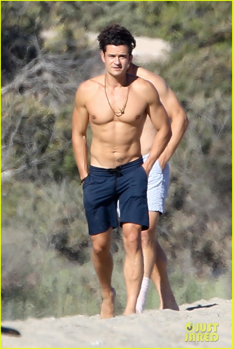Orlando Bloom Goes Shirtless, Keeps His Shorts On in 