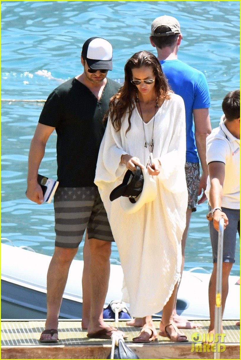 Gerard Butler & Girlfriend Brown Enjoy a Romantic Boat Ride in Italy Photo 3706606