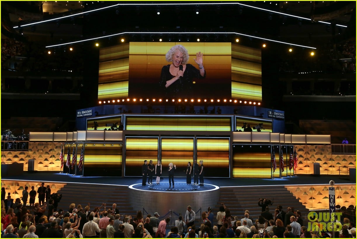 Photo carole king sings youve got a friend at dnc 2016 05 Photo