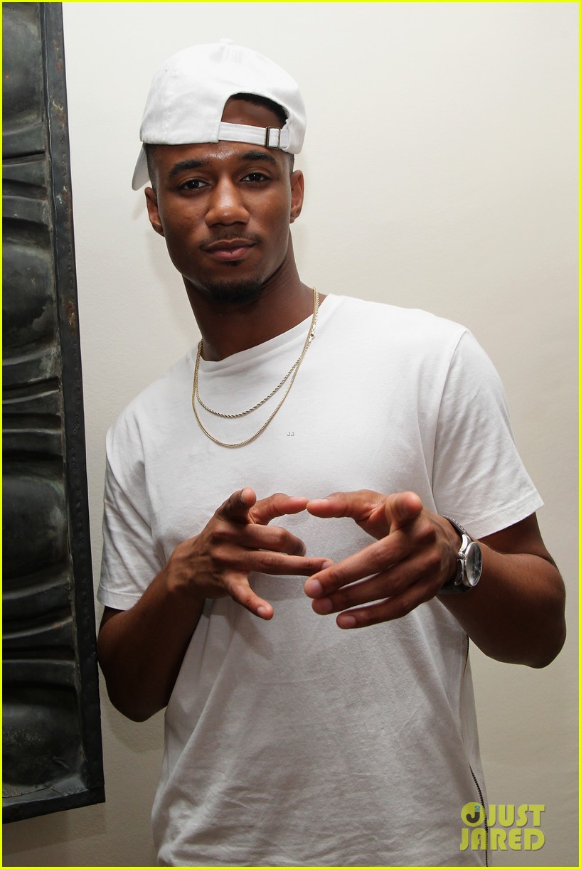 Andra Day Jessie Usher Help Kick Off Essence Festival 16 Photo Aldis Hodge Amirah Vann Andra Day Jessie T Usher Lynn Whitfield Pictures Just Jared