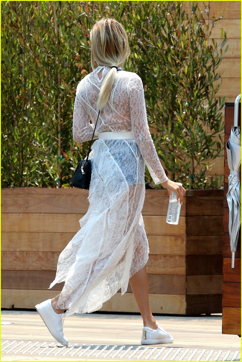 Hailey Baldwin Has a Pool Day With Kylie Jenner Photo 3717566 Kylie