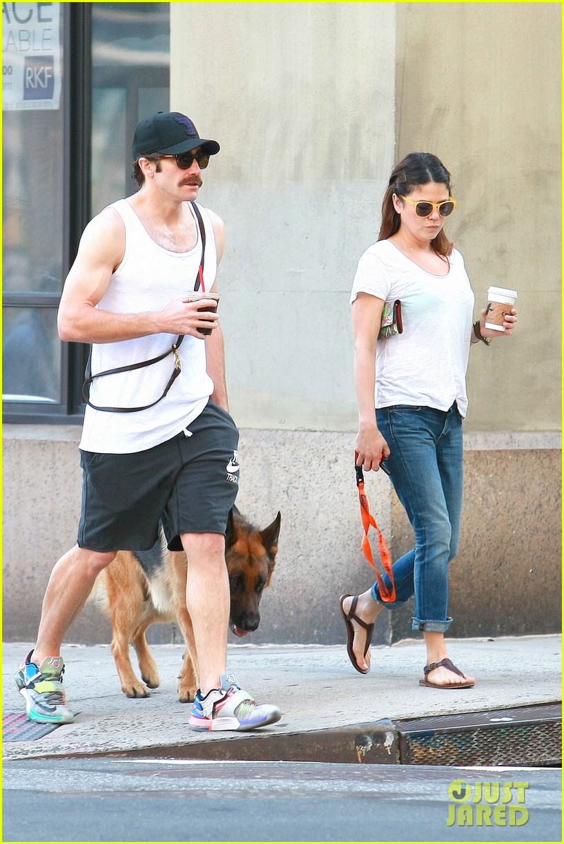 Photo jake gyllenhaal huge arm muscles 06 Photo 3710502 Just Jared