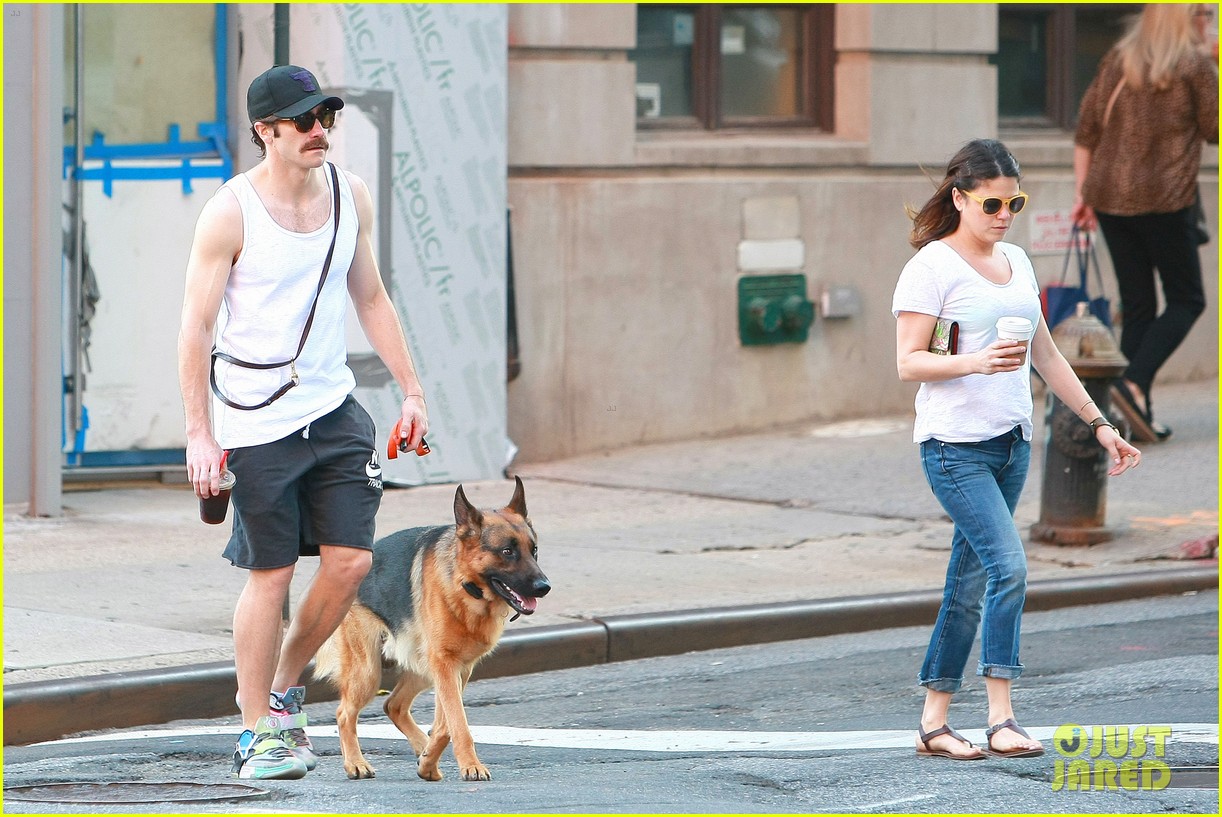 Photo jake gyllenhaal huge arm muscles 09 Photo 3710505 Just Jared