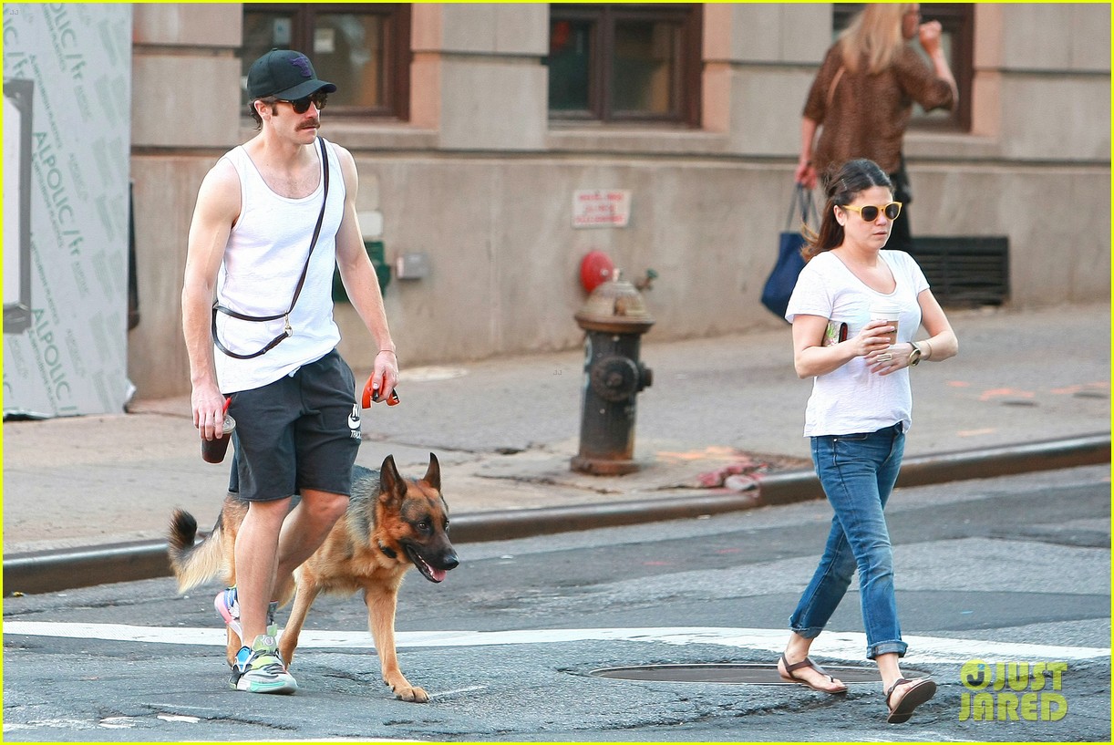 Photo jake gyllenhaal huge arm muscles 10 Photo 3710506 Just Jared