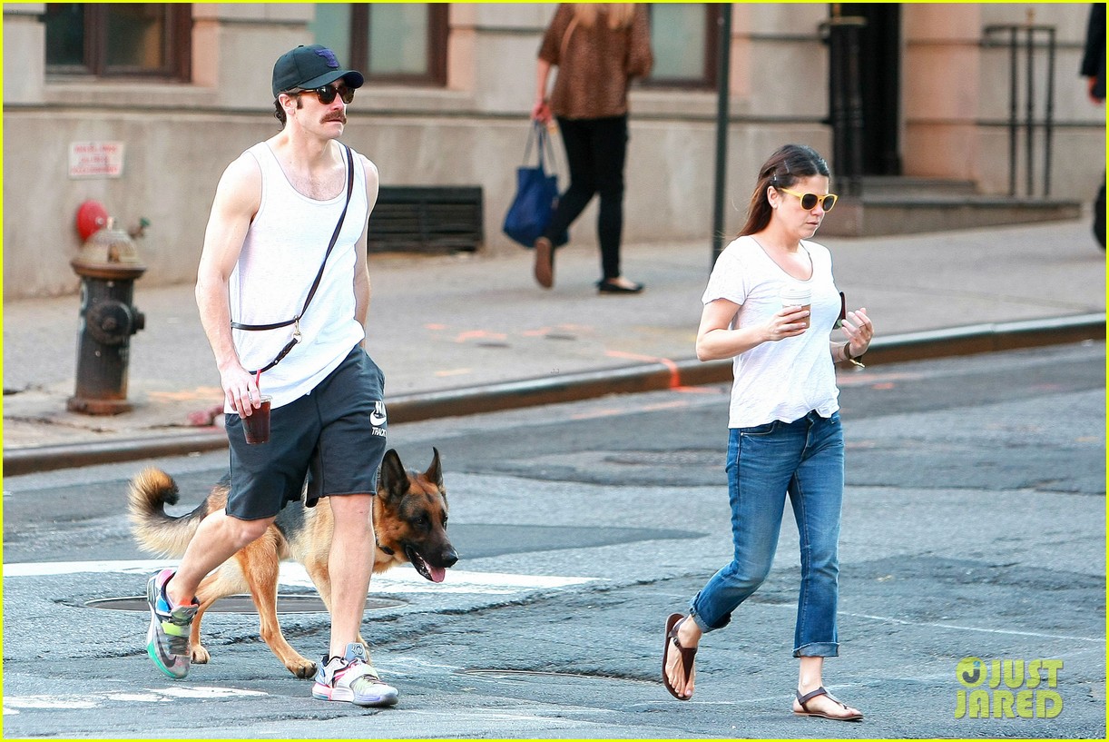 Photo jake gyllenhaal huge arm muscles 16 Photo 3710512 Just Jared