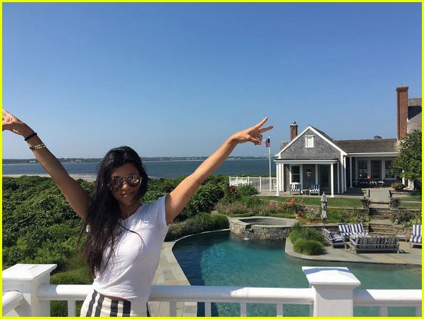 kourtney kardashian shares pics from her nantucket vacation 123717102