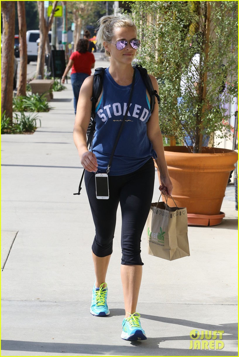 Reese Witherspoon Bends & Snaps For 'Legally Blonde' 15 Year