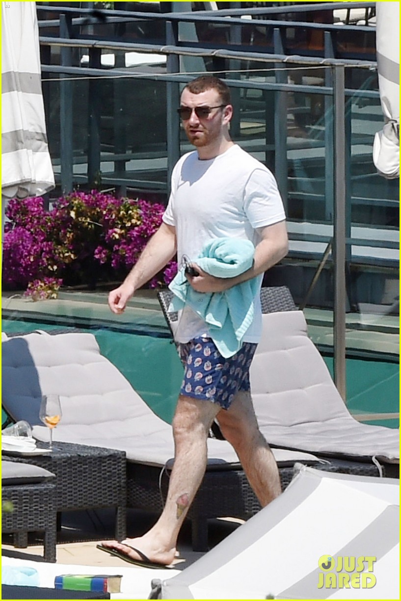 Sam Smith Goes Shirtless While on Vacation!: Photo 3700876 