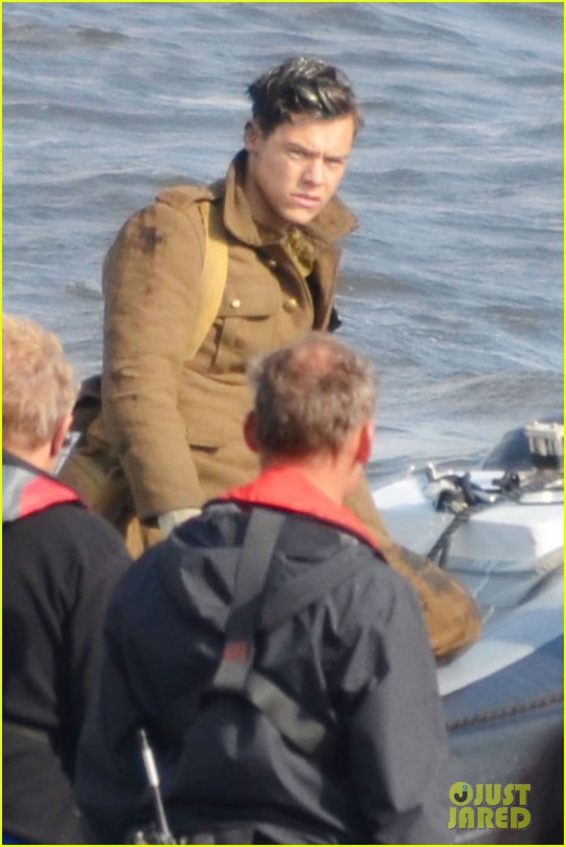 Harry Styles Shows Off His Short Hair on 'Dunkirk' Set: Photo 3703146 | Harry  Styles, Movies Pictures | Just Jared