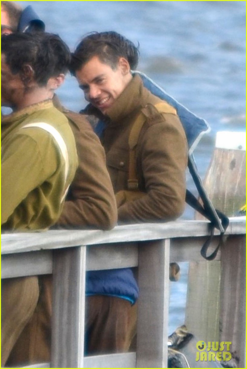 Harry Styles Shows Off His Short Hair on 'Dunkirk' Set: Photo 3703147 | Harry  Styles, Movies Pictures | Just Jared