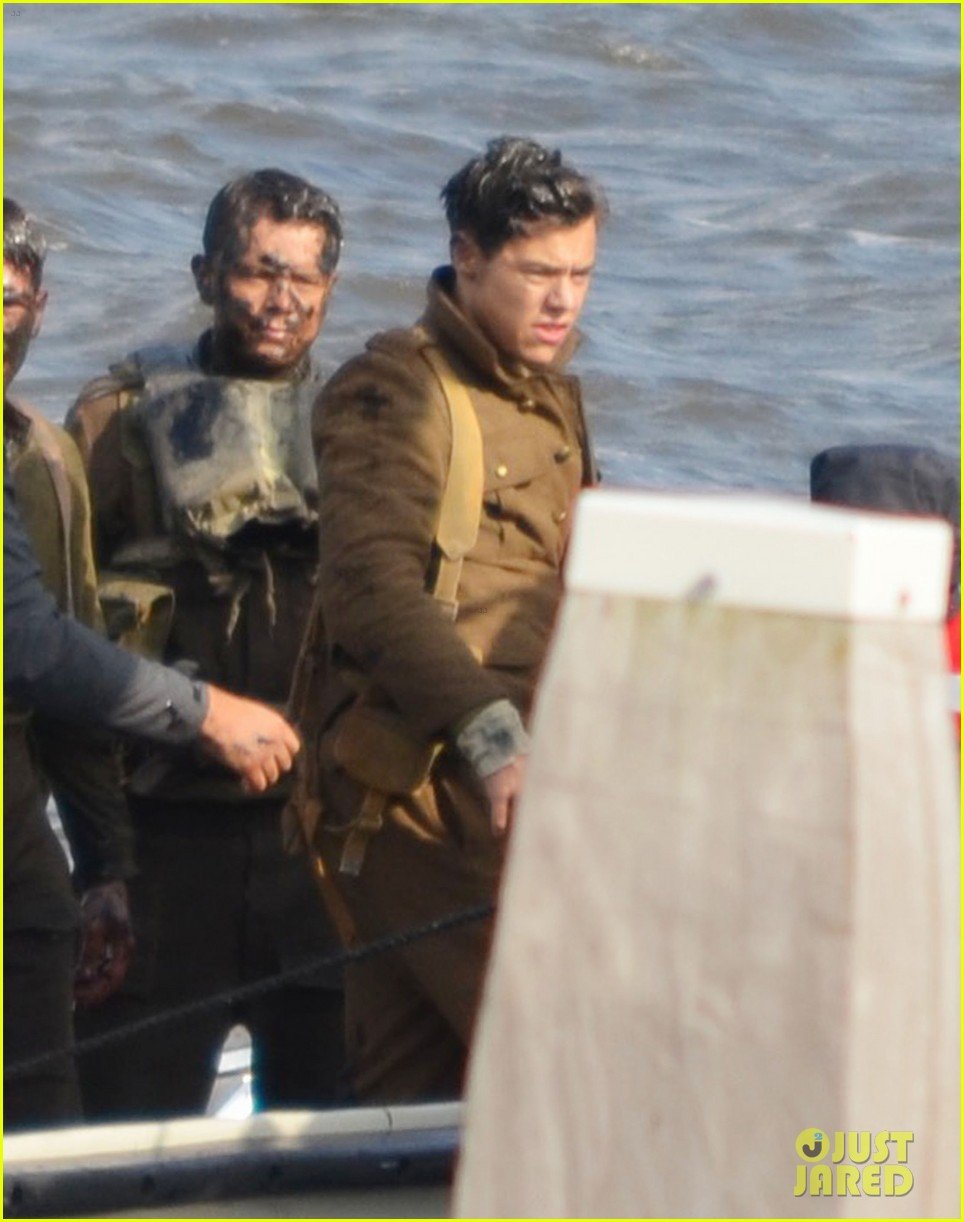 Harry Styles Shows Off His Short Hair on 'Dunkirk' Set: Photo 3703148 | Harry  Styles, Movies Pictures | Just Jared