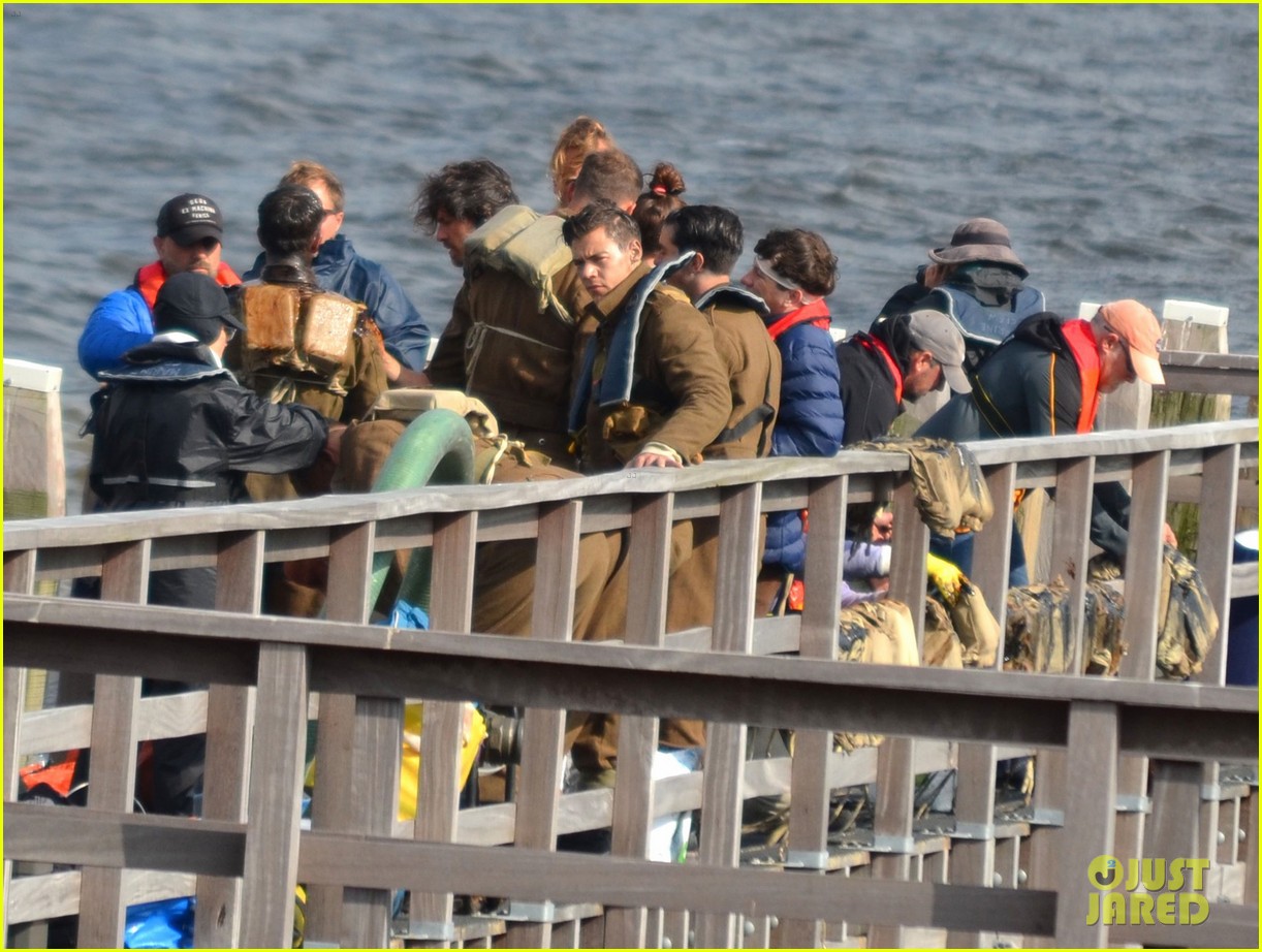 Harry Styles Shows Off His Short Hair on 'Dunkirk' Set: Photo 3703162 | Harry  Styles, Movies Pictures | Just Jared