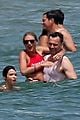 taylor swift tom hiddleston friends fourth of july 01