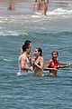taylor swift tom hiddleston friends fourth of july 03