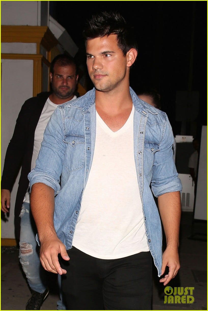 Full Sized Photo of taylor lautner date night nice guy after comic con 02 P...