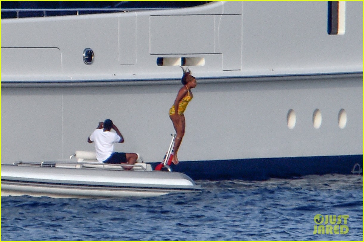 Beyonce Jumps Off Giant Yacht in Italy See the Photos! Photo 3736324