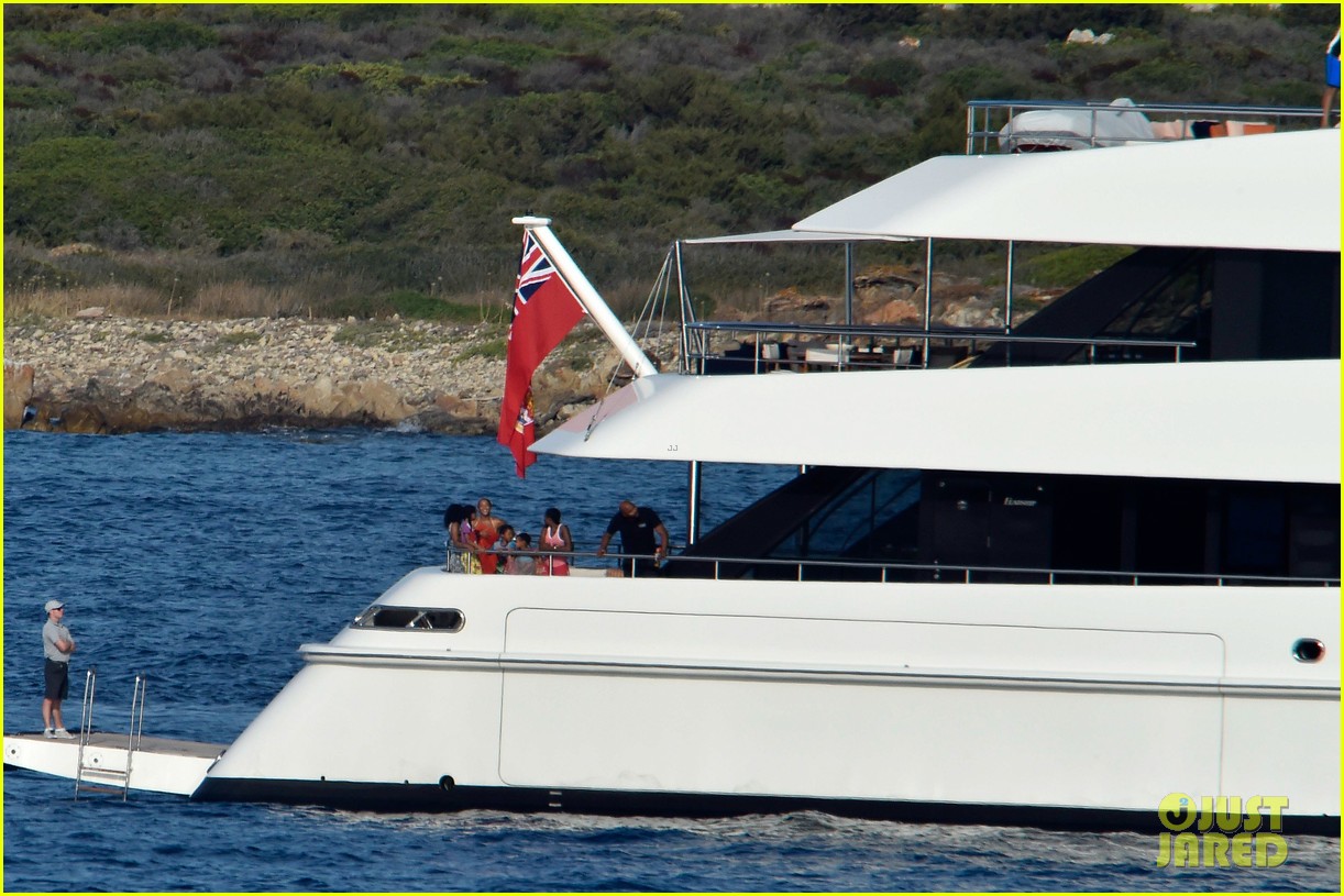 Photo beyonce jumps off yacht italy 14 Photo 3736327 Just Jared