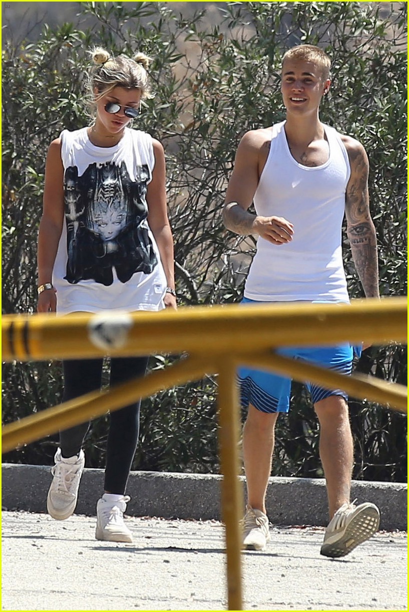 Justin Bieber & Sofia Richie Step Out Together After Beach Hang Out ...