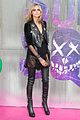 cara delevingne brings sister poppy to suicide squad premiere 06