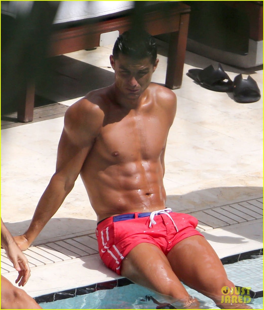 Cristiano Ronaldo Continues His Shirtless Miami Vacation!: Photo ...