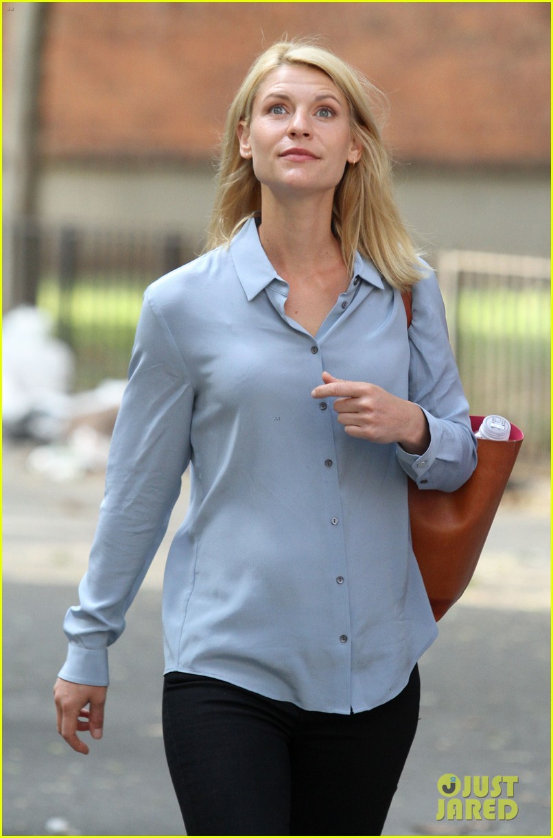 Claire Danes Continues 'Homeland' Season Six Filming in NYC Photo