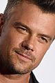 josh duhamel gets support from fergie at spaceman premiere 01