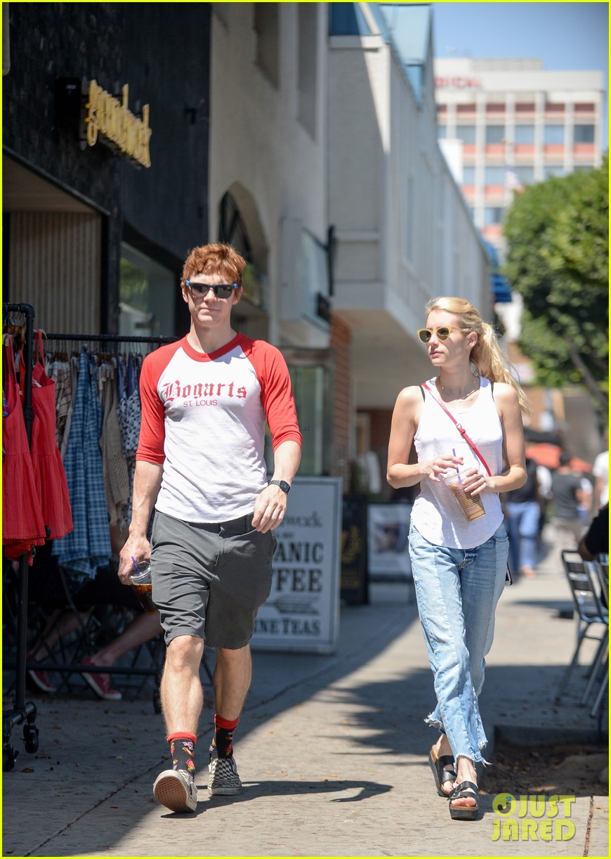 on again off again couple emma roberts evan peters reunite for lunch101mytext3745752