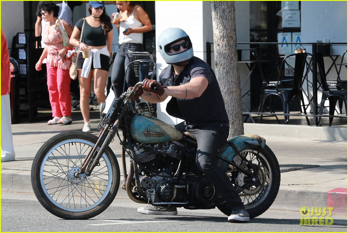 Jai Courtney Sets Record Straight on #39Squad #39 Reshoots: Photo