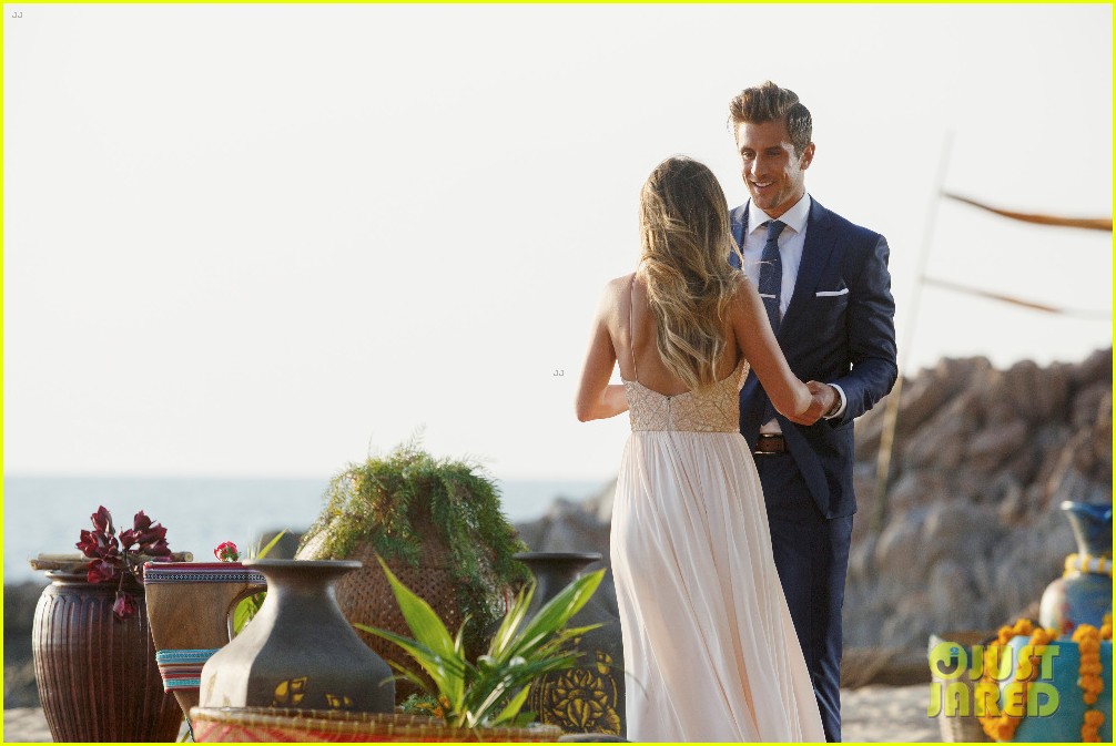 Watch [Spoiler] Propose to JoJo on 'The Bachelorette' Finale (Video
