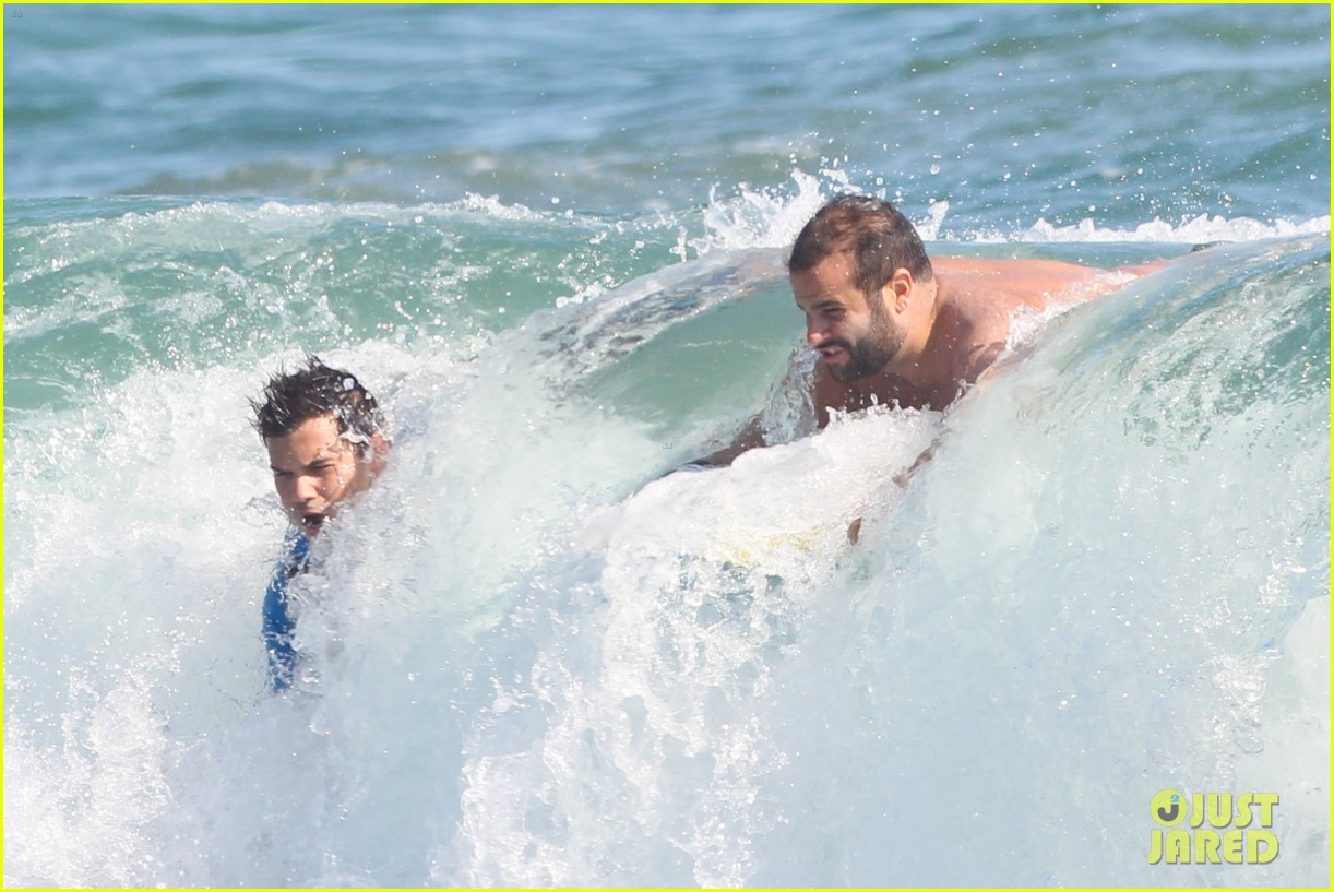 Taylor Lautner Shares 'Scream Queens' Photo with Billie Lourd! Photo