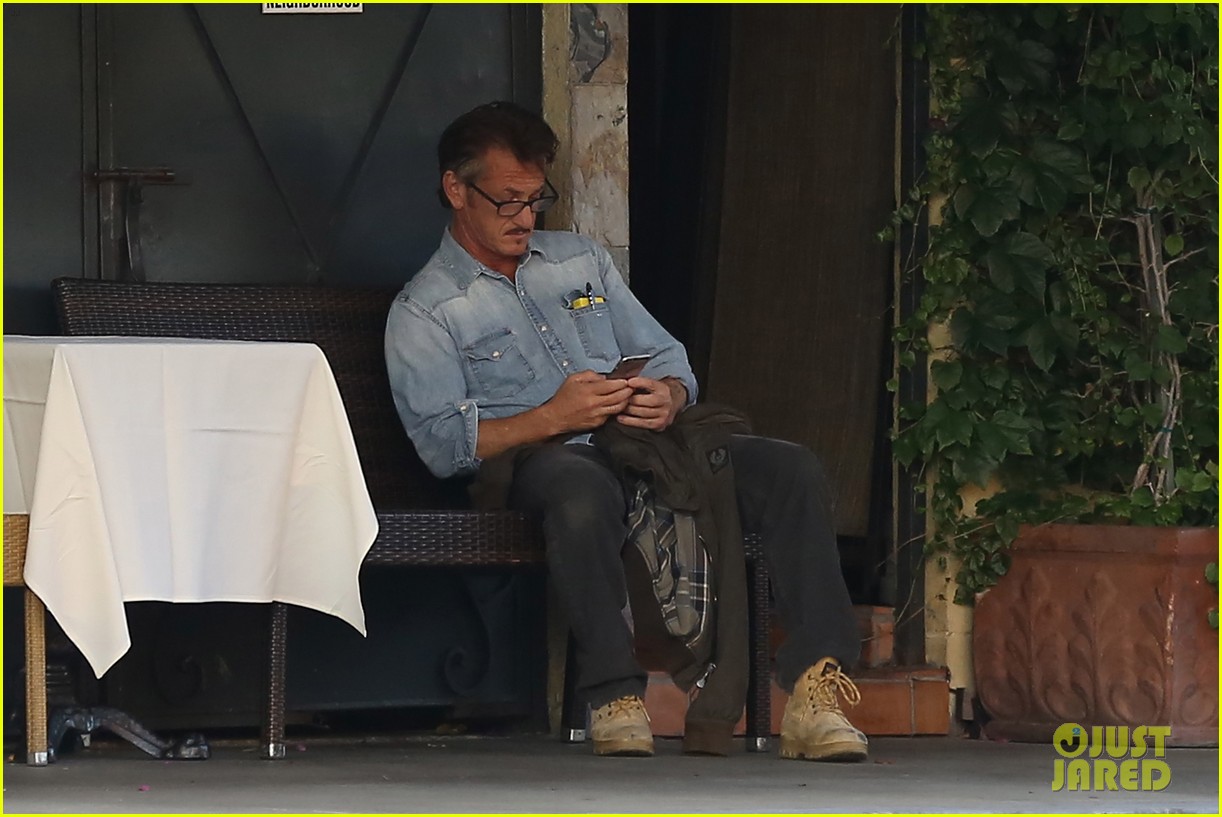 Sean Penn to Star in 'Professor & The Mad Man' with Mel Gibson Photo