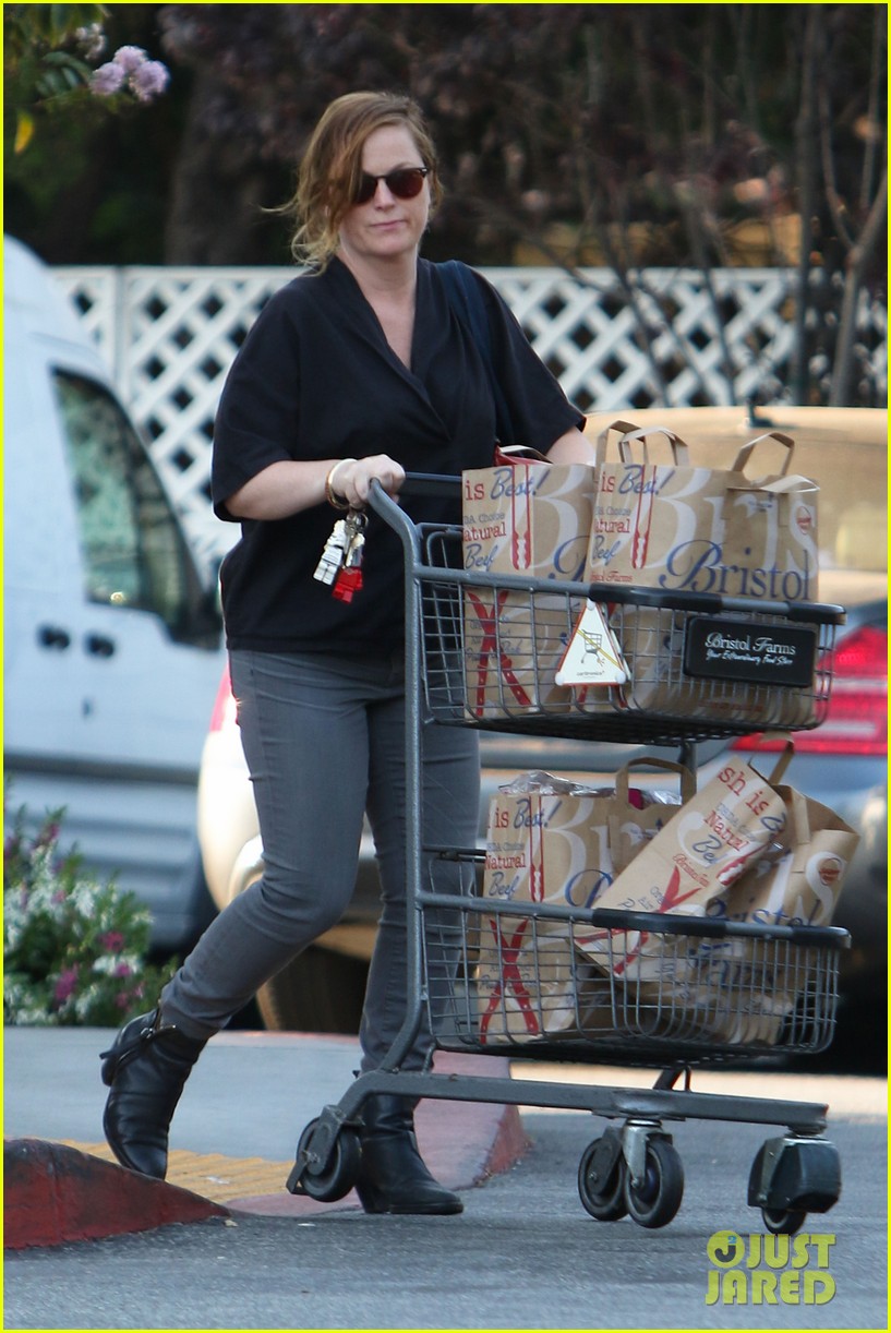 Amy Poehler Stocks Up on Groceries in Los Angeles: Photo 3745506 | Amy