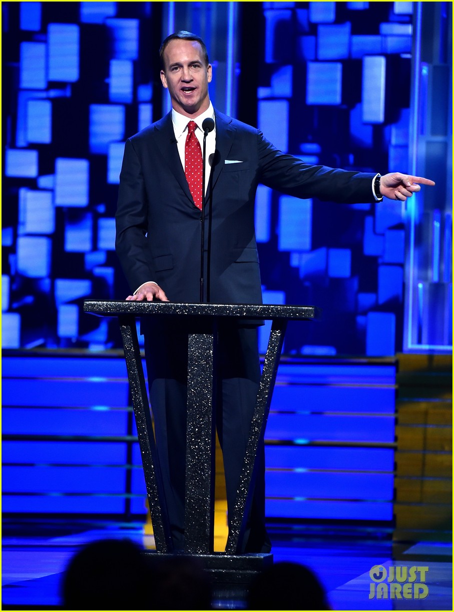Peyton Manning Helps Roast Rob Lowe for Comedy Central Photo 3743527
