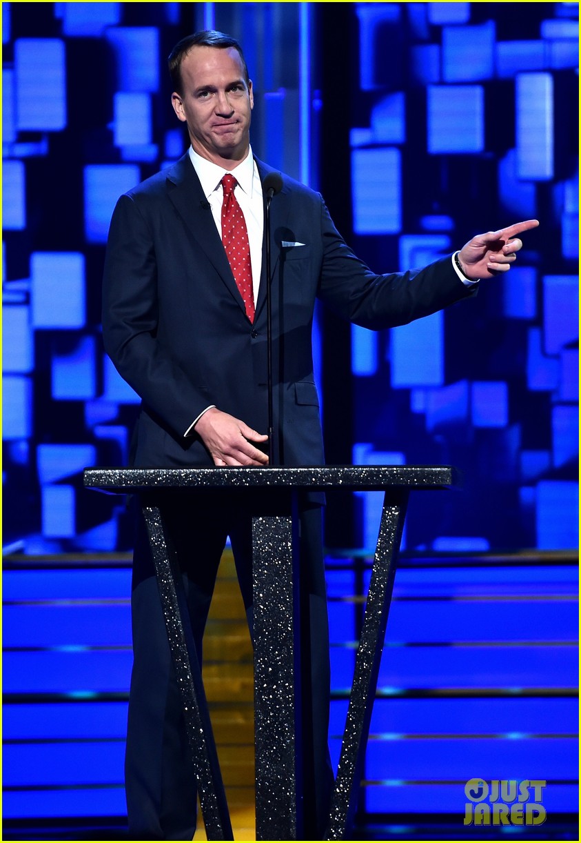 Peyton Manning Helps Roast Rob Lowe for Comedy Central Photo 3743528
