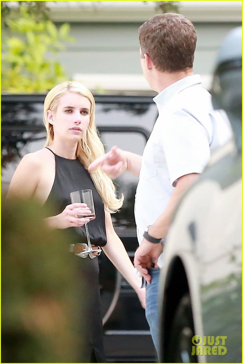 Photo emma roberts evan peters friends party food run 11 Photo