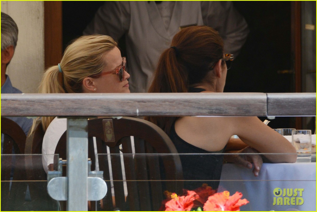 Reese Witherspoon is Enjoying Her Italian Getaway With Girlfriends