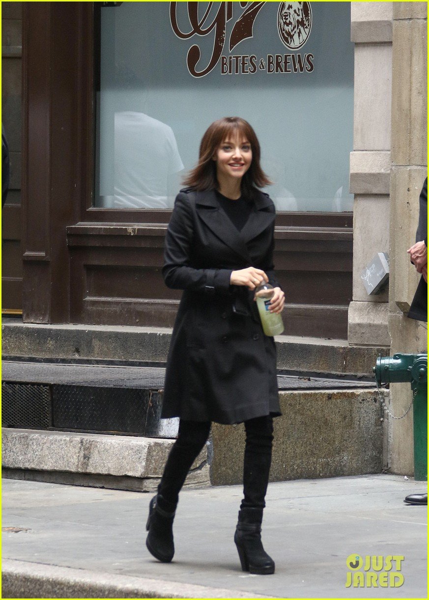 Amanda Seyfried Sports Dark Hair for 'Anon' Filming in NYC amanda ...