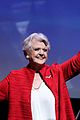 angela lansbury sings beauty and the beast live 25 years later 03