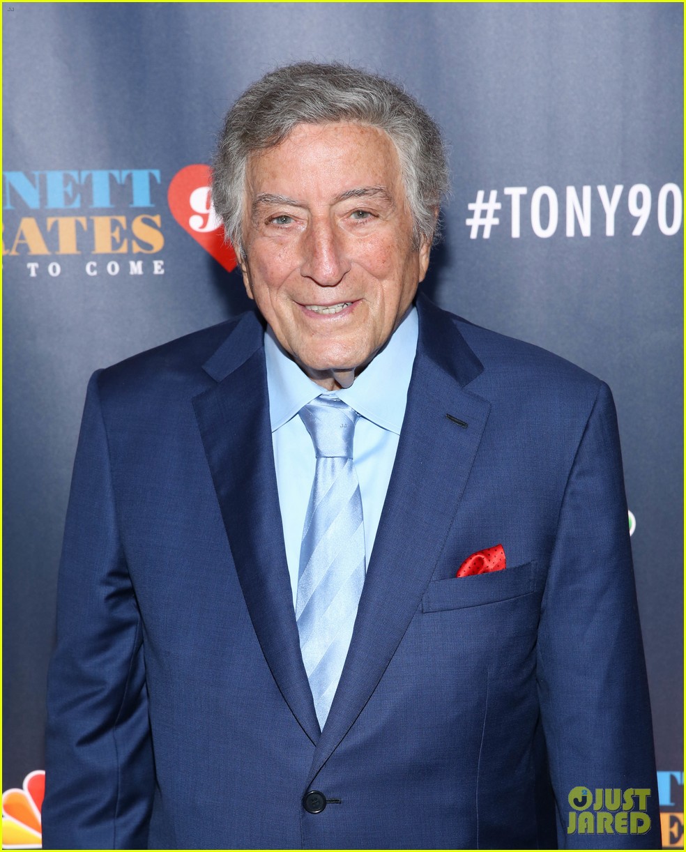 Michael Buble & Bruce Willis Bring Their Spouses To 'Tony