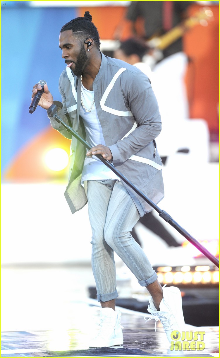 Jason Derulo Has a Bar Inside the Bathroom at His House! Photo 3748071