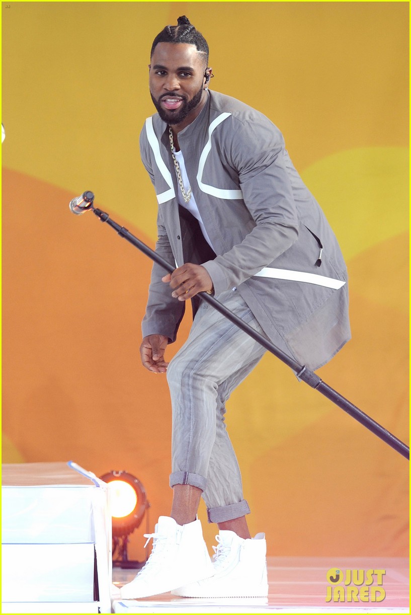 Jason Derulo Has a Bar Inside the Bathroom at His House! Photo 3748072