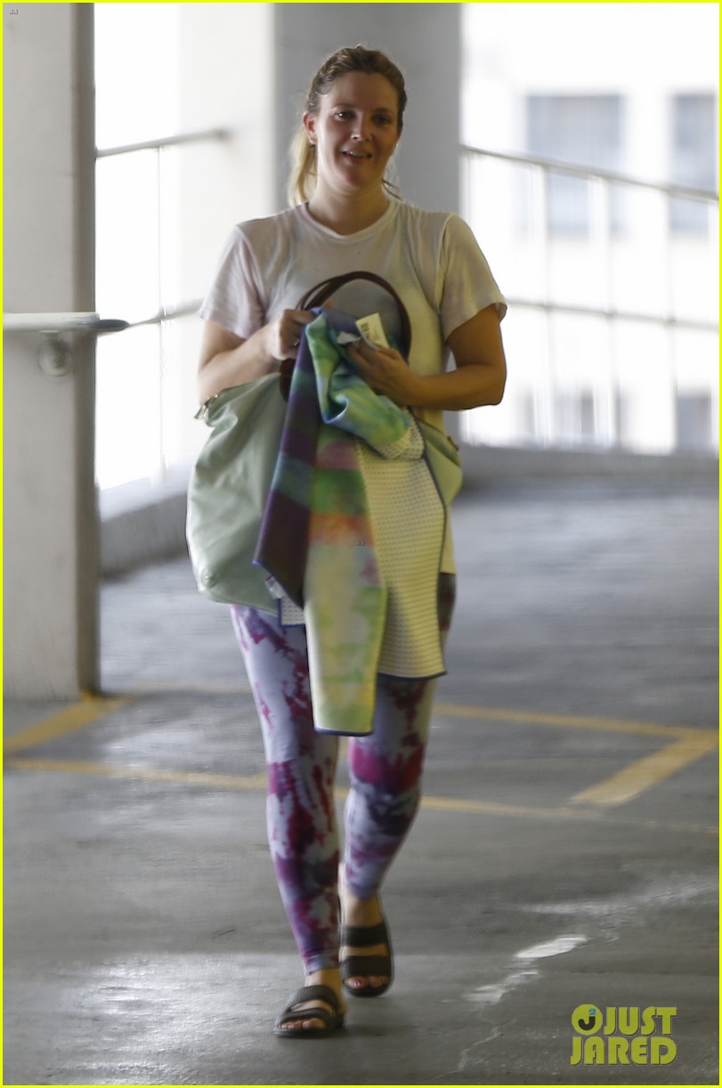 Drew Barrymore Shares FreshFaced Yoga Class Selfie Photo 3749142