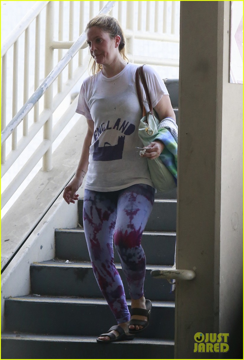 Drew Barrymore Shares FreshFaced Yoga Class Selfie Photo 3749147
