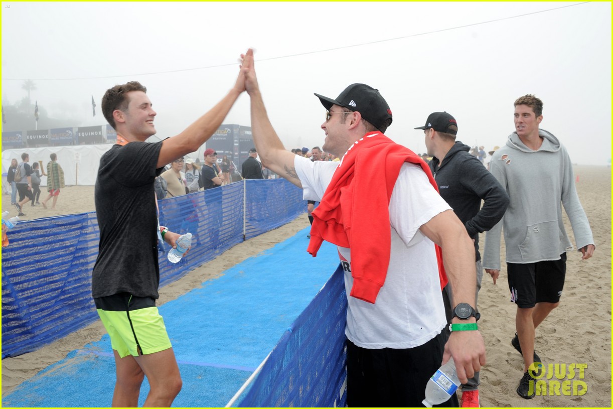 Photo james marsden zac efron among celebs malibu triathlon 34 Photo