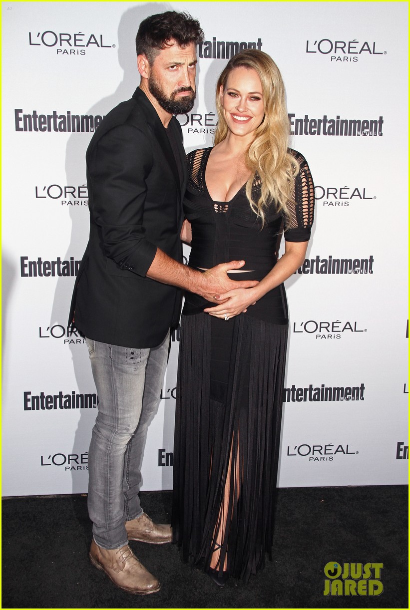 Maksim Chmerkovskiy & Pregnant Peta Murgatroyd Step Out at EW's Pre
