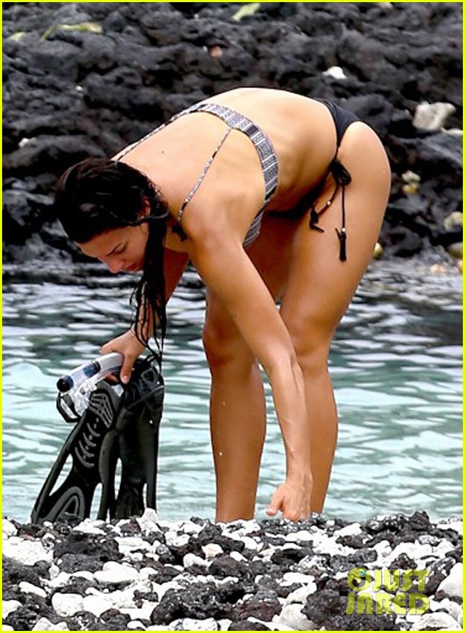 Sam Hunt Goes Shirtless In Hawaii With Girlfriend Hannah Lee Fowler Photo Bikini Hannah Lee Fowler Sam Hunt Shirtless Pictures Just Jared