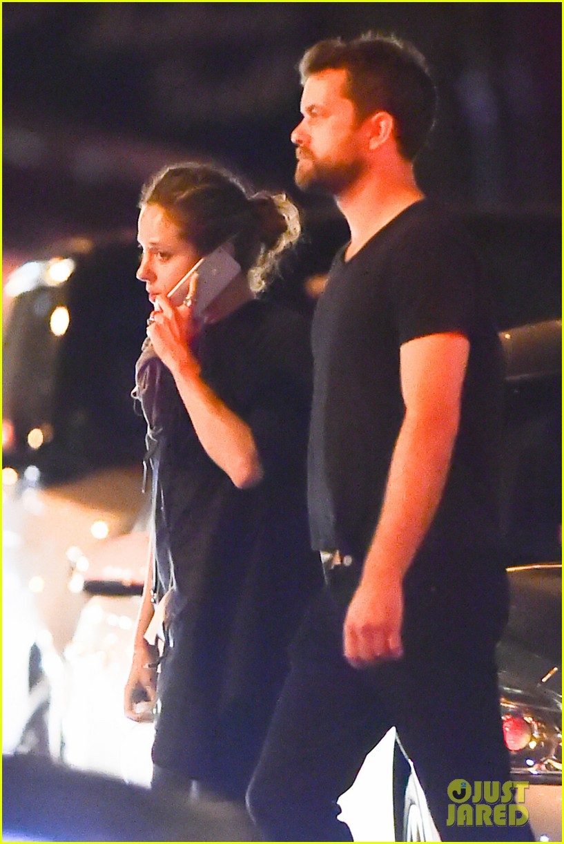 Joshua Jackson & Margarita Levieva Go for Late Night Dog Walk Photo