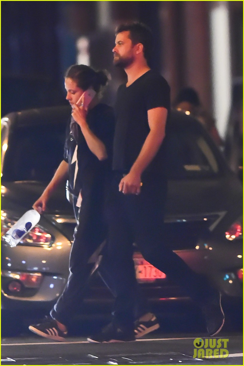Joshua Jackson & Margarita Levieva Go for Late Night Dog Walk Photo
