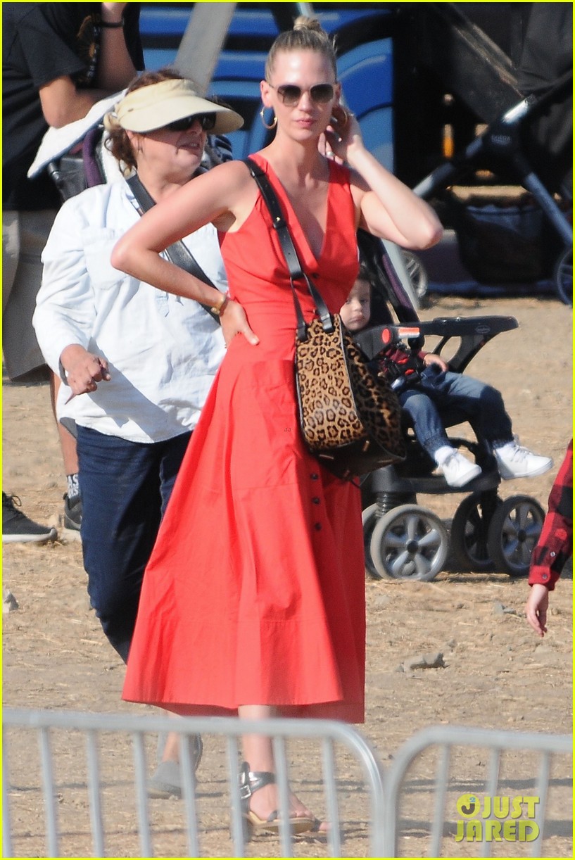 Photo: january jones tobey maguire malibu chili cook off 08 | Photo